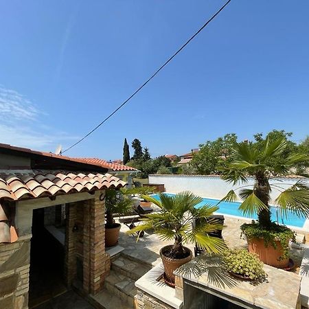 Holiday Home Bukovac Pula Bagian luar foto