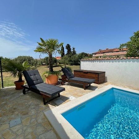 Holiday Home Bukovac Pula Bagian luar foto