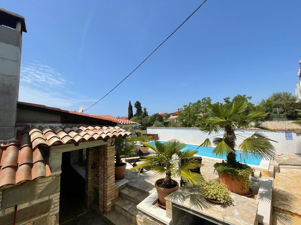 Holiday Home Bukovac Pula Bagian luar foto