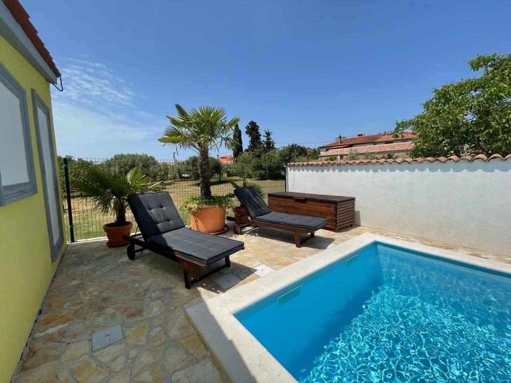 Holiday Home Bukovac Pula Bagian luar foto