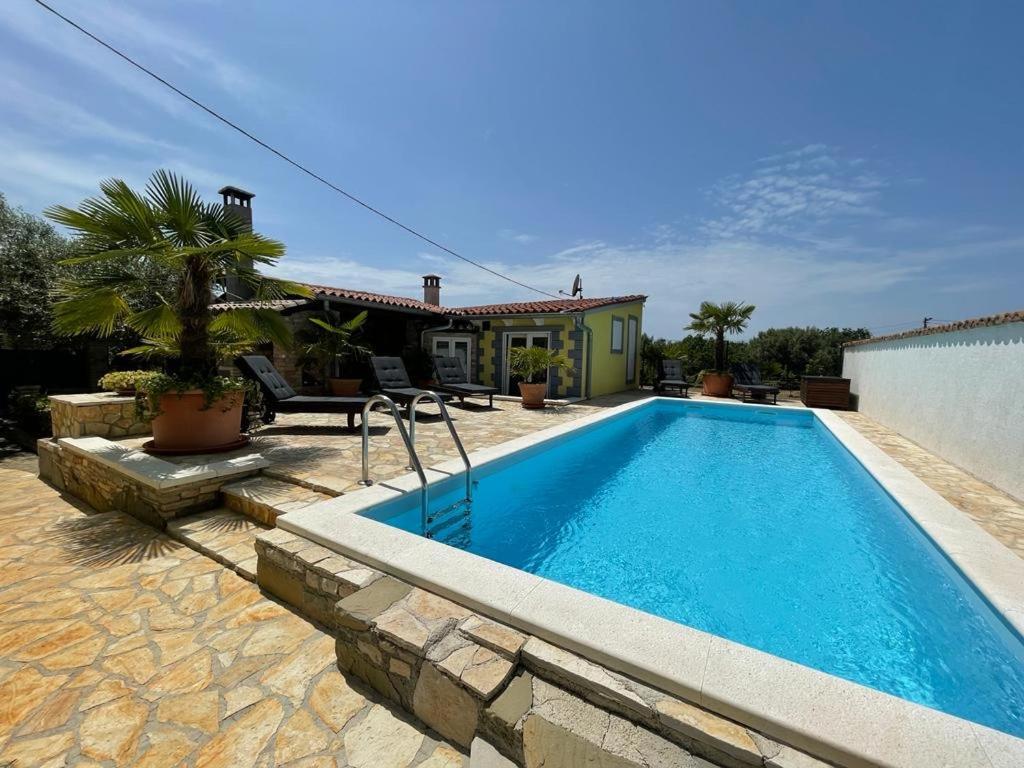 Holiday Home Bukovac Pula Bagian luar foto