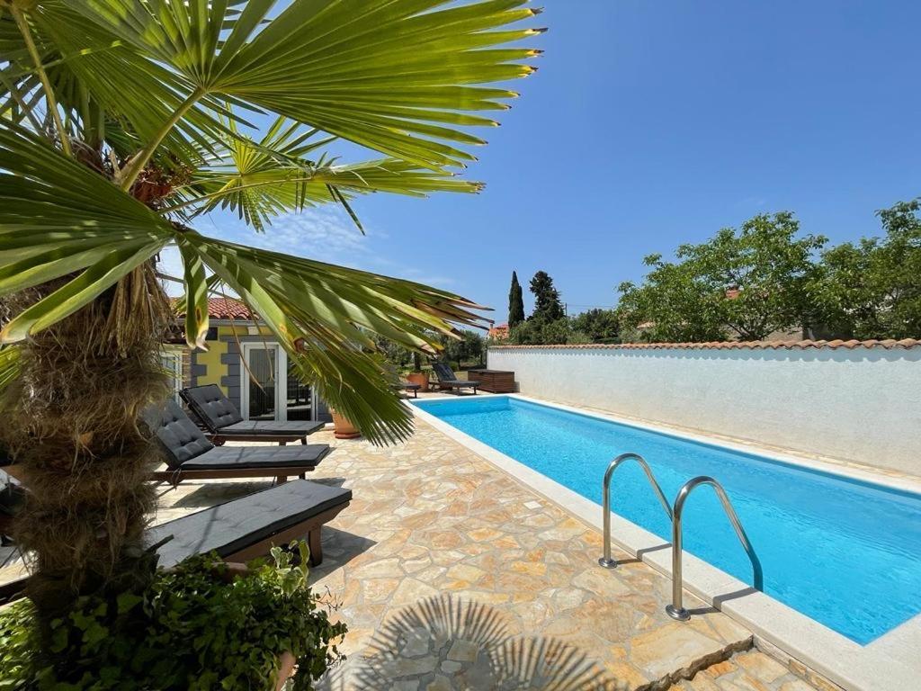 Holiday Home Bukovac Pula Bagian luar foto