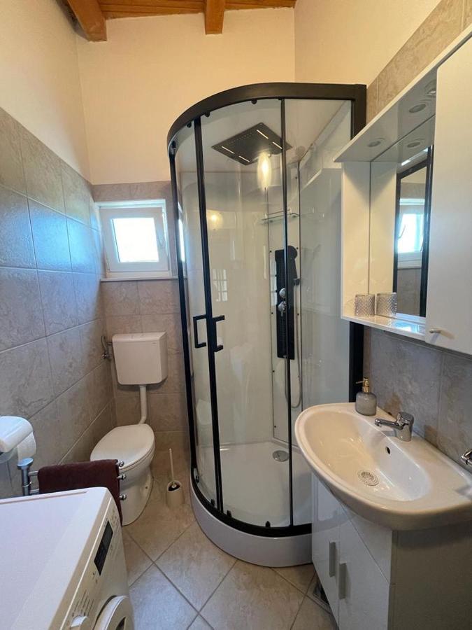 Holiday Home Bukovac Pula Bagian luar foto