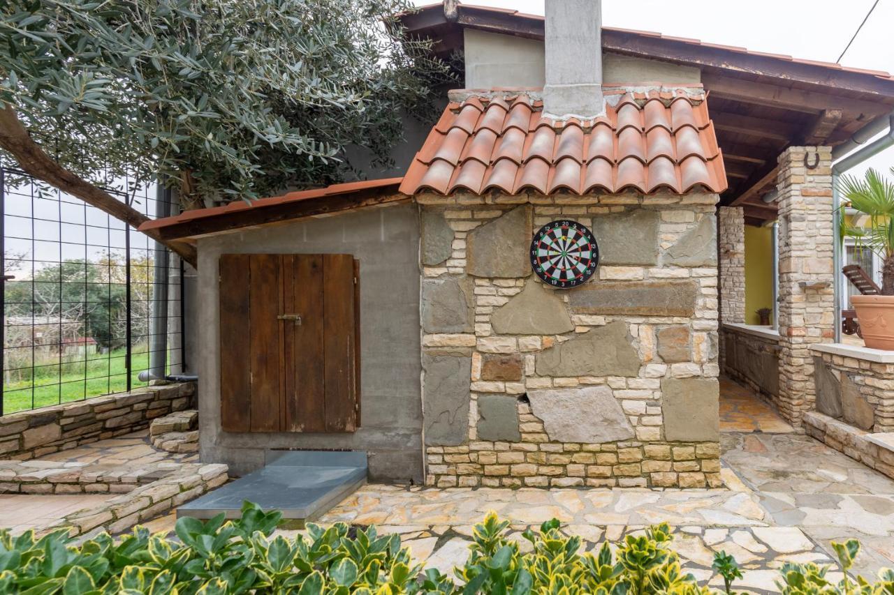 Holiday Home Bukovac Pula Bagian luar foto
