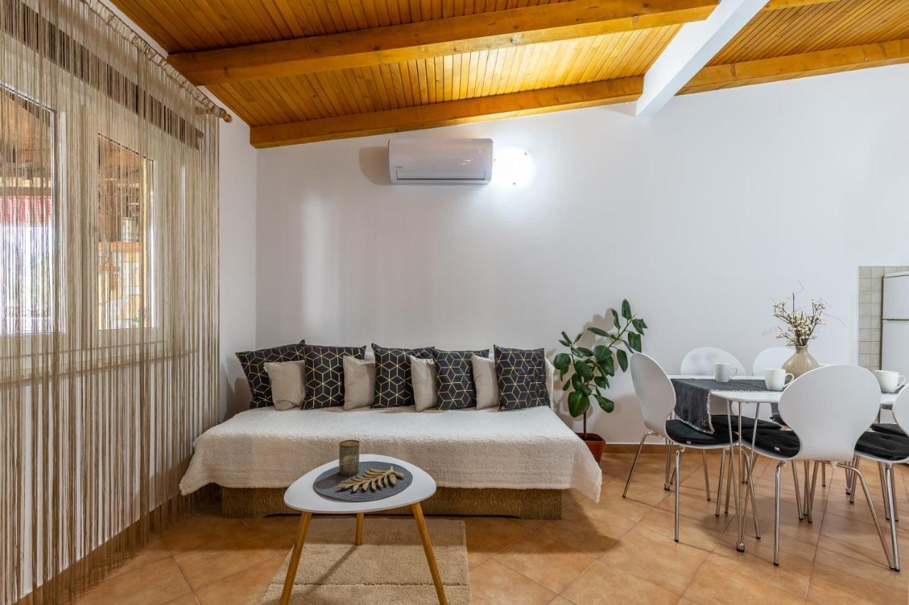 Holiday Home Bukovac Pula Bagian luar foto