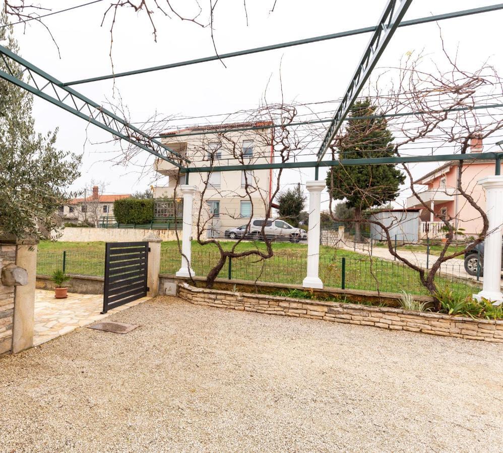 Holiday Home Bukovac Pula Bagian luar foto