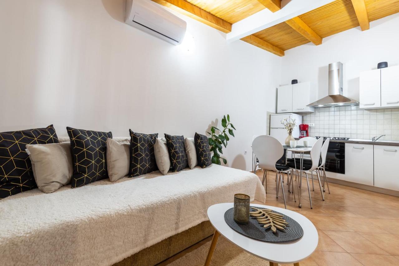 Holiday Home Bukovac Pula Bagian luar foto