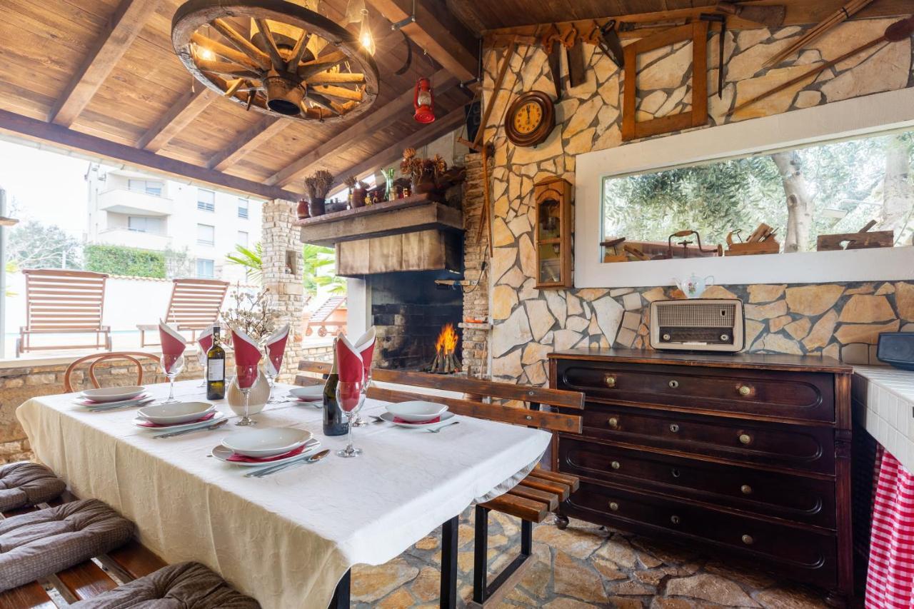 Holiday Home Bukovac Pula Bagian luar foto