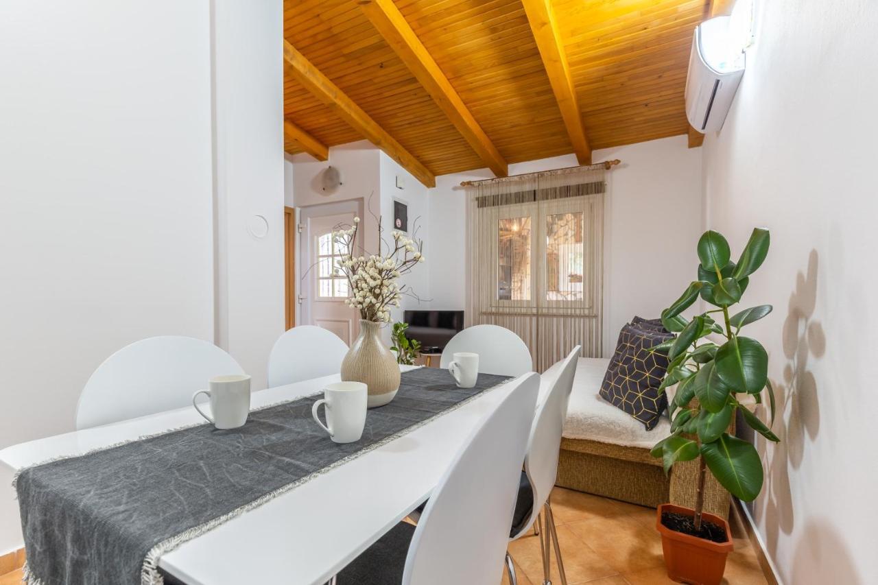 Holiday Home Bukovac Pula Bagian luar foto